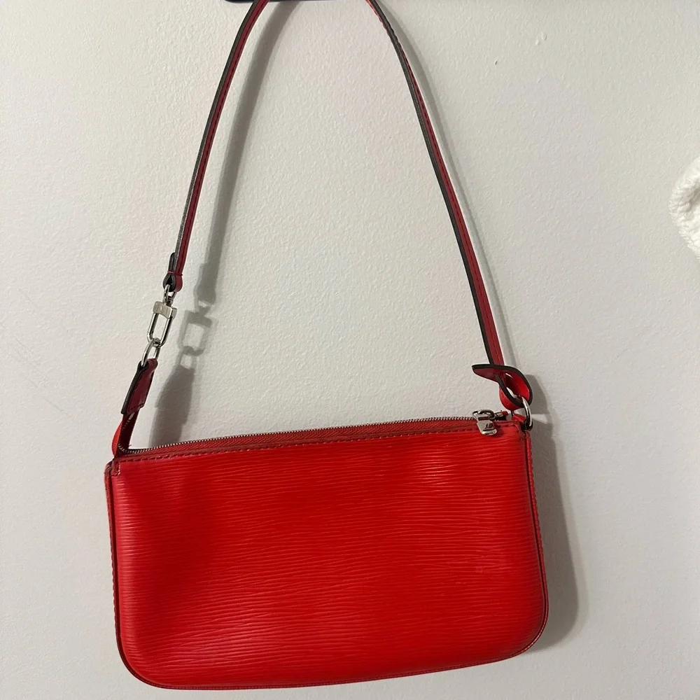 Louis Vuitton Red Epi Pochette Shoulder Bag - Picture 2 of 9
